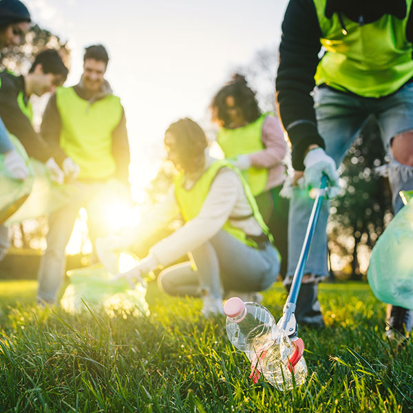 volunteer clean up photo